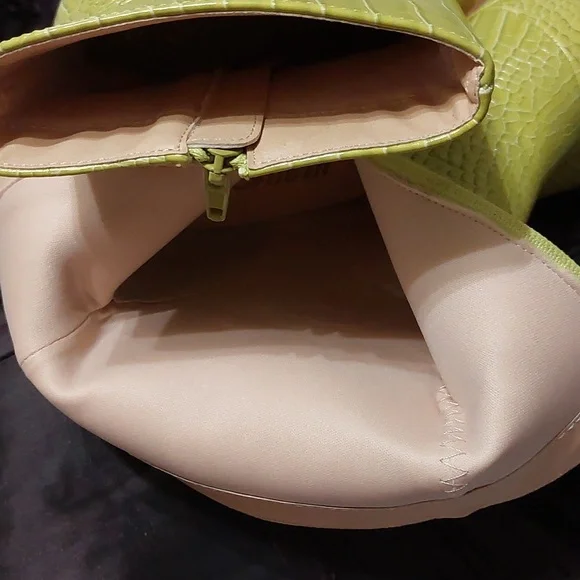 Some really cool..boots - Picture 6 of 9